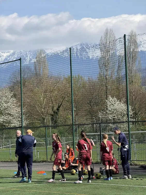 Foot féminin, quart de finale de la Coupe de l’Isère avec le U18F au stade Albert Batteux. Entente du Rachaiux VS l’Académie Féminine du Brion.