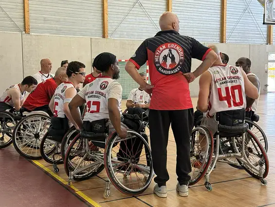 Superbe match de Meylan Grenoble Handibasket face à Lyon au gymnase du château à Domene.