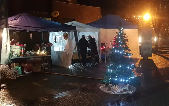 Marché de Noël 2021 sur la place de la Mairie de Meylan