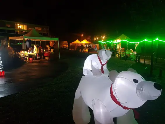 Marché de Noël 2021 sur la place de la Mairie de Meylan