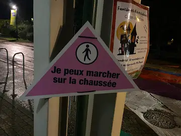 Les panneaux ludiques fleurissent aux Aiguinards