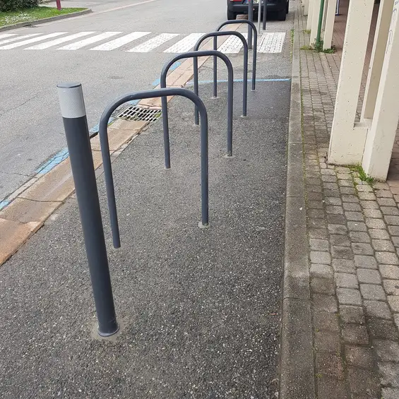 PARKING À VÉLOS RUE DES AIGUINARDS - UN GAG !