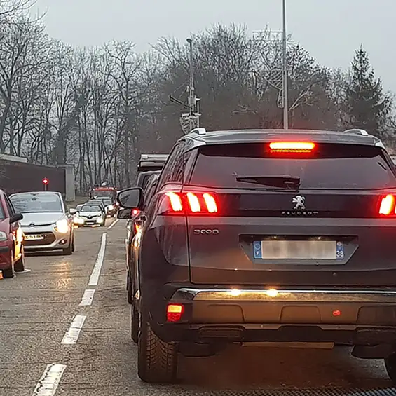 Problѐme de circulation locale et de transit sur Meylan : Avenue du Taillefer