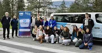 Ce minibus représente bien plus qu’un simple moyen de transport : c’est un véritable outil au service de la vie du club. Il facilitera les déplacements des équipes, notamment des jeunes et des féminines, sur les compétitions régionales et nationales. Un soutien concret de la Région Auvergne-Rhône-Alpes au sport amateur, à la mobilité des clubs et à l’égalité d’accès à la pratique sportive.