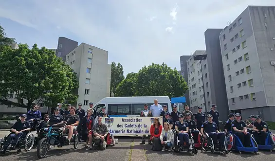 Journée de sensibilisation au handicap pour les jeunes de l’Association des Cadets de la Gendarmerie Nationale de l’Isère, soutenue par la Région Auvergne-Rhône-Alpes, qui a notamment financé leurs tenues.