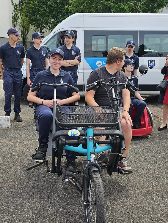Journée de sensibilisation au handicap pour les jeunes de l’Association des Cadets de la Gendarmerie Nationale de l’Isère, soutenue par la Région Auvergne-Rhône-Alpes, qui a notamment financé leurs tenues.