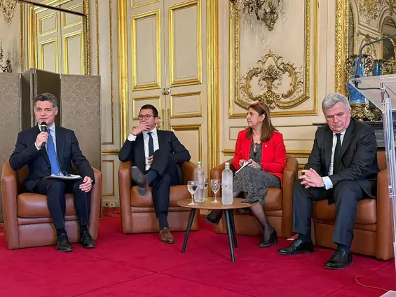 Table ronde au Sénat : Pour des JO 2030 durables et accessibles à tous. Pierre-Antoine Molina, Préfet, délégué interministériel aux Jeux Olympiques et Paralympiques , Arnaud Murgia Mairie de Briançon, Sandrine CHAIX, Jean-Michel Arnaud Sénateur de Hautes-Alpes